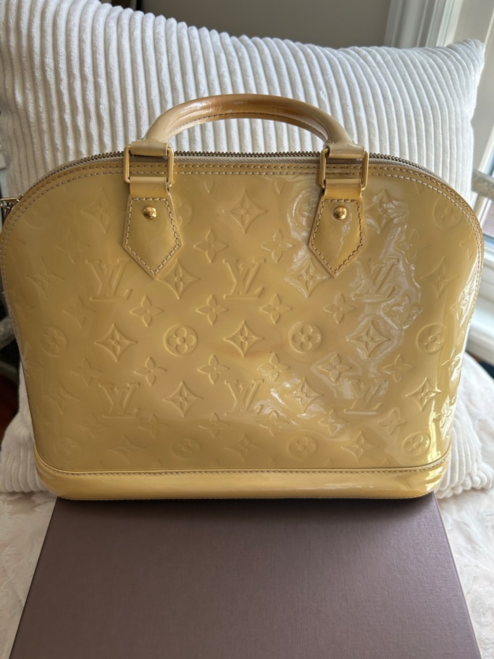 7039. Authentic Louis Vuitton Vernis Alma Satchel. Dustbag, Box, Lock/Key  COA. - Picture 3 of 16